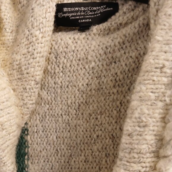 Hudson Bay Shawl Wrap - Picture 9 of 11